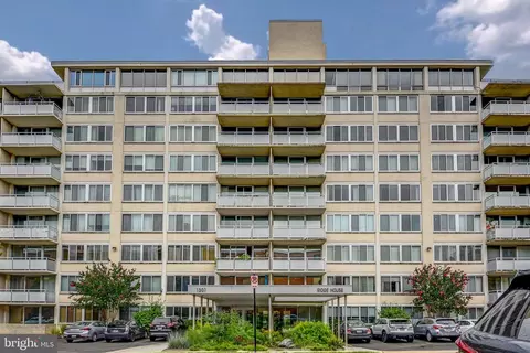 1301 S Arlington Ridge Rd S #310, Arlington, VA 22202