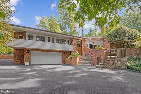 1753 Army Navy Dr, Arlington, VA 22202