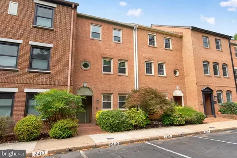 2413 S 9th St S, Arlington, VA 22204