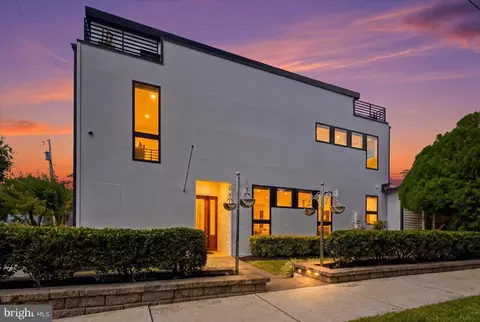 900 20th St S, Arlington, VA 22202
