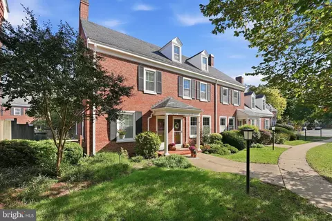 4409 36th St S, Arlington, VA 22206