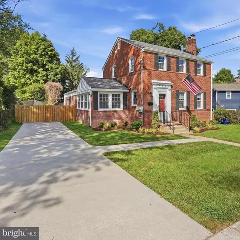 906 N Liberty St, Arlington, VA 22205