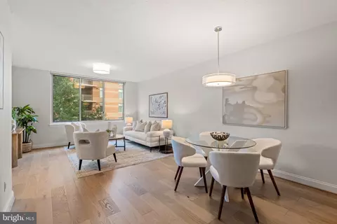 1020 N Highland St #403, Arlington, VA 22201