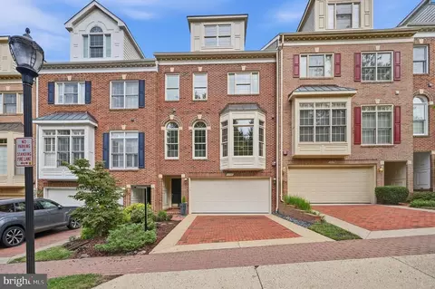 2131 N Scott St N, Arlington, VA 22209