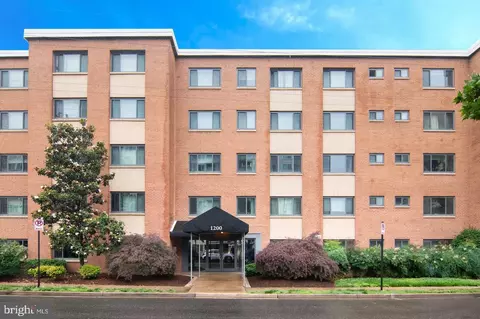 1200 S Arlington Ridge Rd #205, Arlington, VA 22202