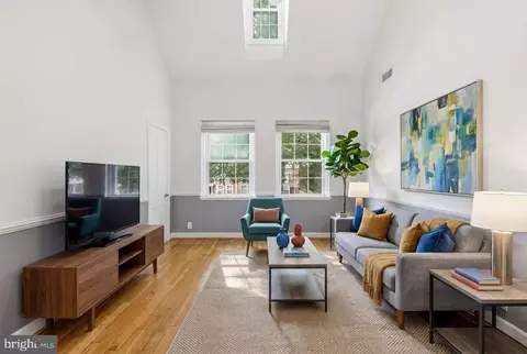 4656 34th St S #B1, Arlington, VA 22206
