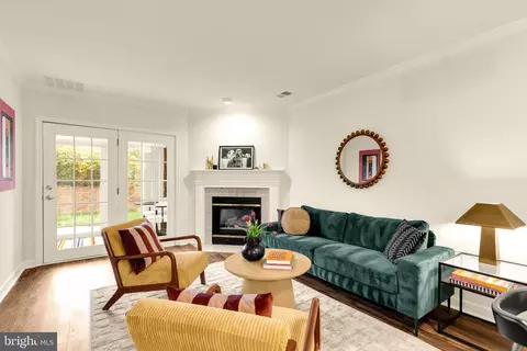 6916 Fairfax Dr #116, Arlington, VA 22213