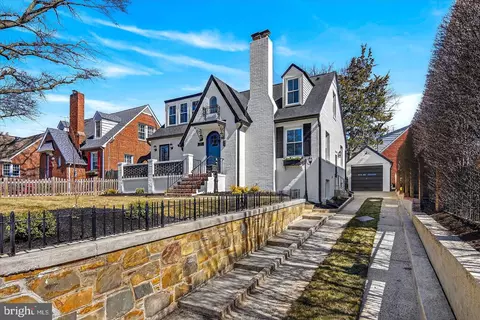 1607 N Glebe Rd, Arlington, VA 22207