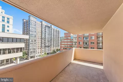 1301 N Courthouse Rd #1216, Arlington, VA 22201