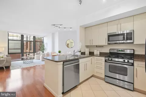 1021 N Garfield St #617, Arlington, VA 22201