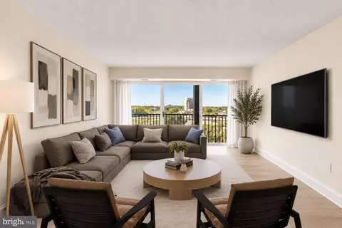 1300 S Army Navy Dr #1007, Arlington, VA 22202