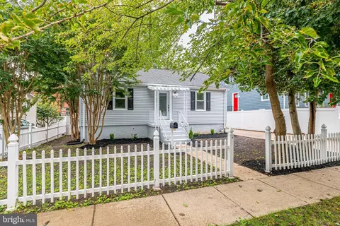 3228 13th St S, Arlington, VA 22204