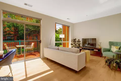 2200 N Westmoreland St #218, Arlington, VA 22213
