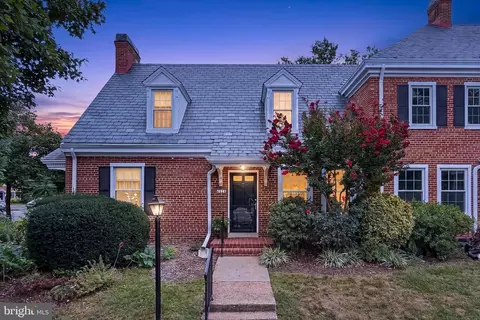 4626 34th St S, Arlington, VA 22206