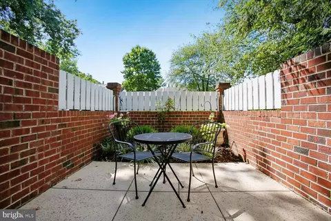 2621 S Walter Reed Dr S #A, Arlington, VA 22206
