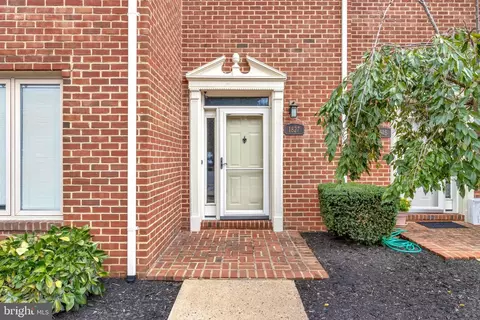 1827 N Uhle St #1, Arlington, VA 22201
