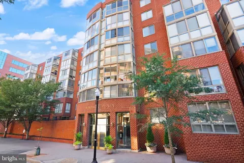 1050 N Taylor St #1-204, Arlington, VA 22201