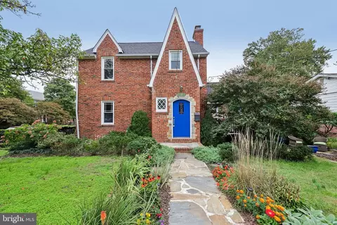 1401 S Monroe St S, Arlington, VA 22204