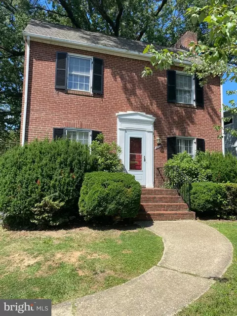 4829 16th St N, Arlington, VA 22205