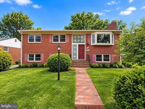 6348 12th Pl N, Arlington, VA 22205
