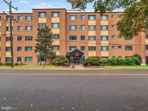 1200 S Arlington Ridge Rd #316, Arlington, VA 22202
