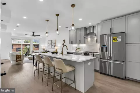 1201 N Quinn St #203, Arlington, VA 22209