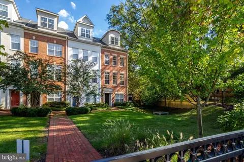432 N Thomas St # A, Arlington, VA 22203