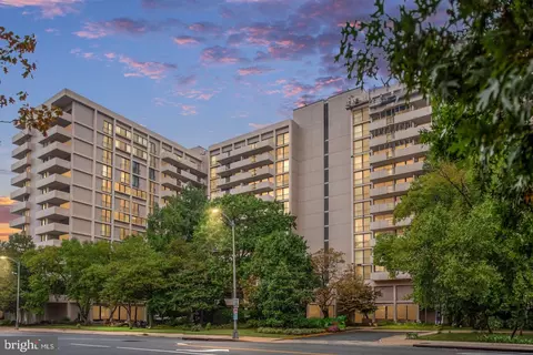 4141 N Henderson Rd #1002, Arlington, VA 22203