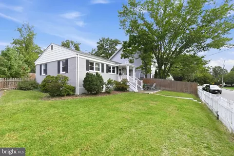 3917 17th St N, Arlington, VA 22207