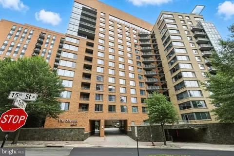 2001 15th St N #111, Arlington, VA 22201