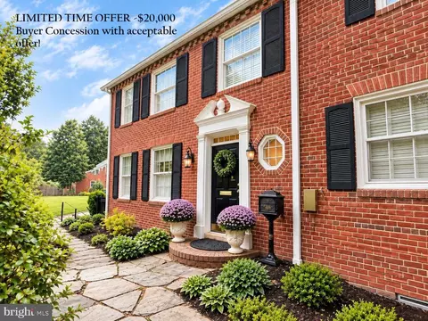 3705 Lorcom Ln, Arlington, VA 22207