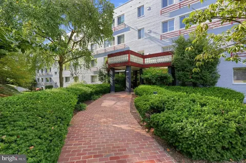 3701 5th St S #407, Arlington, VA 22204