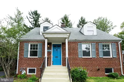 2419 N Dickerson St N, Arlington, VA 22207