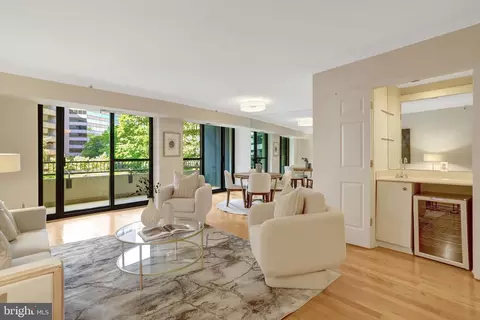 1300 Crystal Dr #401S, Arlington, VA 22202
