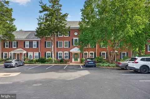 3027 S Columbus St S #B1, Arlington, VA 22206