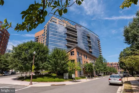 2001 15th St N #616, Arlington, VA 22201