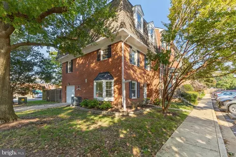 3341 5th St S #3341, Arlington, VA 22204
