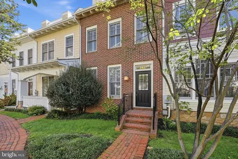 2827 11th St N, Arlington, VA 22201