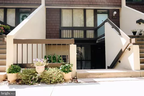 2318 S Quincy St #1, Arlington, VA 22204