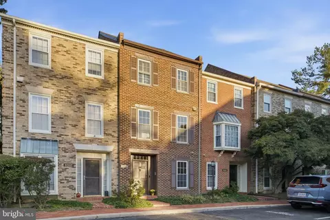 6703 E Washington Blvd #E, Arlington, VA 22213