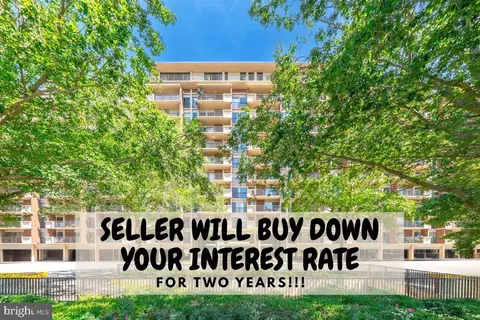 1300 Army Navy Dr #125, Arlington, VA 22202