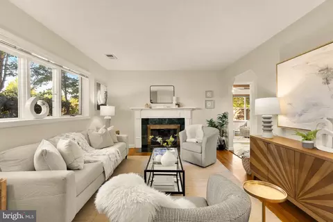 5912 3rd St S, Arlington, VA 22204