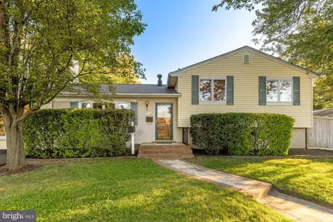 5912 3rd St S, Arlington, VA 22204