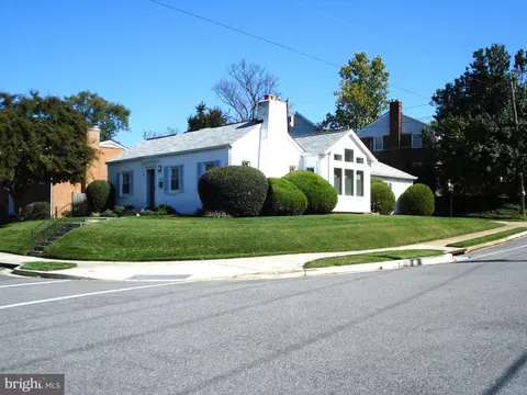 2601 N Roosevelt St, Arlington, VA 22207
