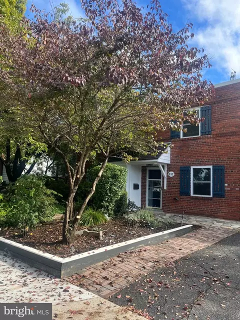 817 S Irving St, Arlington, VA 22204