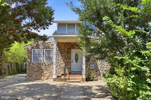 2506 S Eads St, Arlington, VA 22202