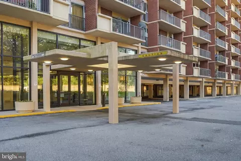 1300 Army Navy Dr #805, Arlington, VA 22202