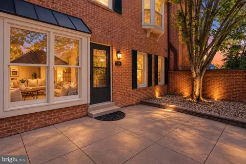 1114 N Taylor St #A, Arlington, VA 22201