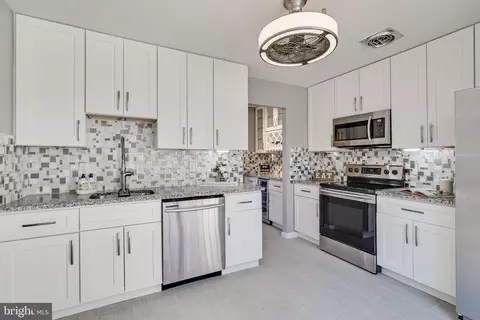 2210 S Quincy St #2, Arlington, VA 22204