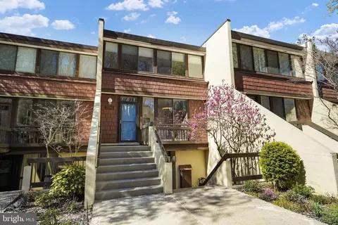 2210 S Quincy St #2, Arlington, VA 22204